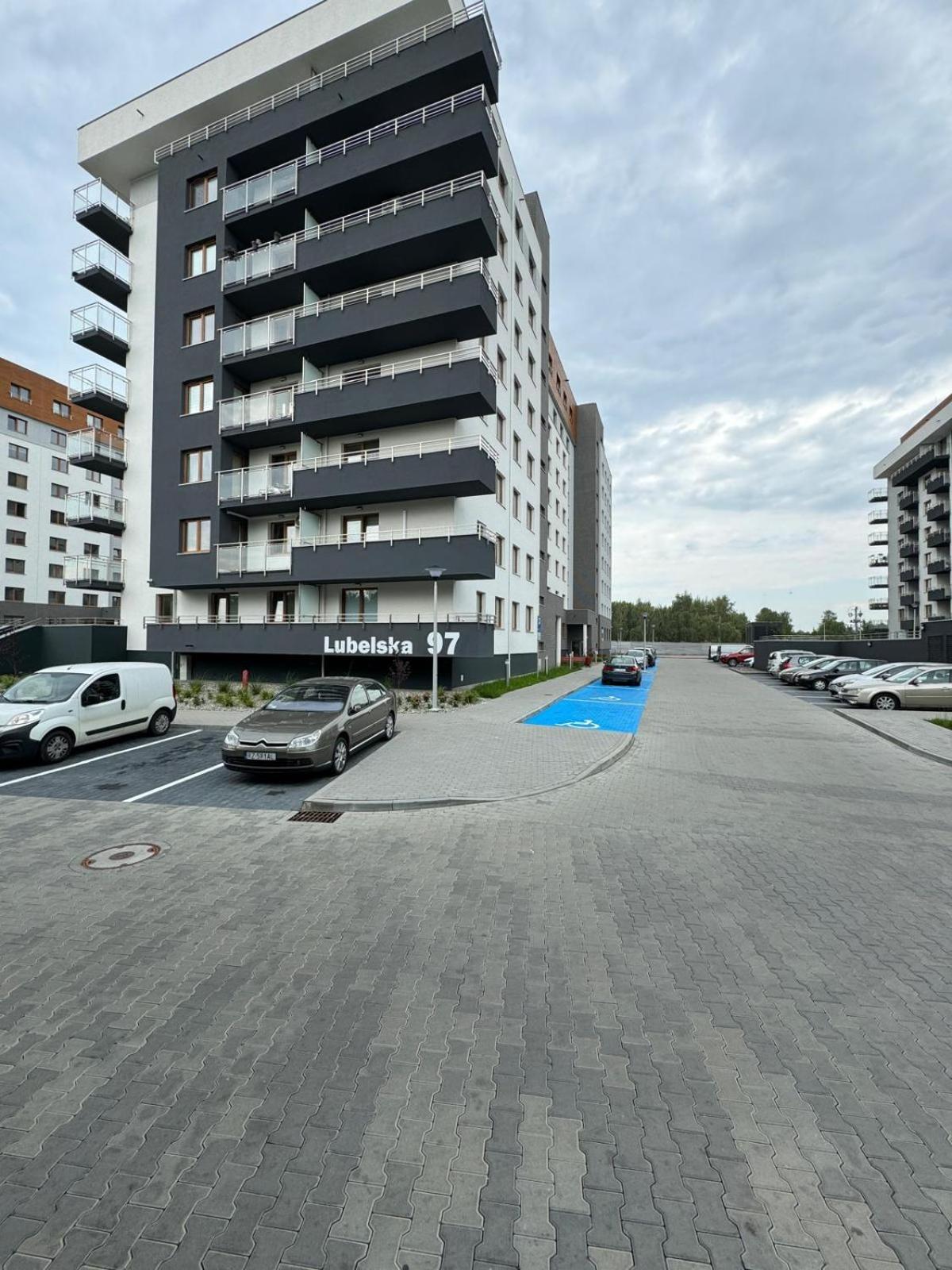 3 Bedrooms Premium Bella Rosa For 8 Guests With Ac And Underground Parking 热舒夫 外观 照片